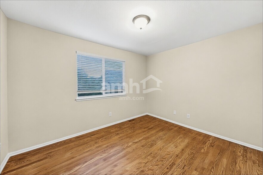 Building Photo - 11852 Altura St