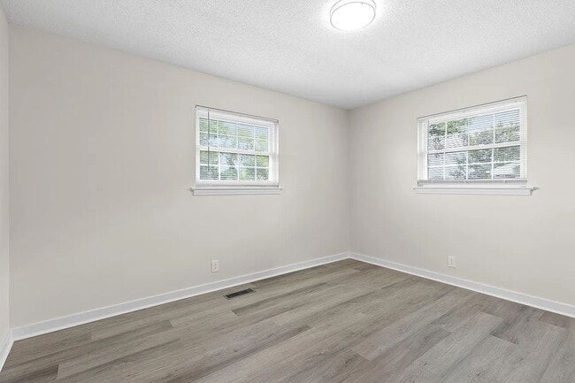Building Photo - Charming 3BR Home on a Quiet Cul-de-Sac with Large Fenced Yard