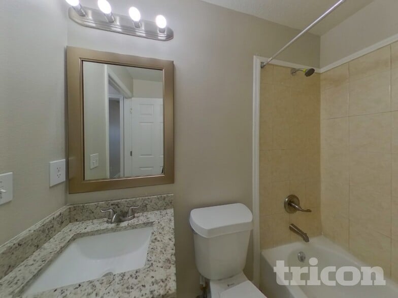 Building Photo - 3247 Amberley Park Cir