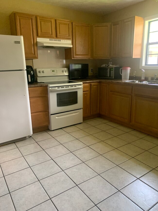 Building Photo - 216 E Church St