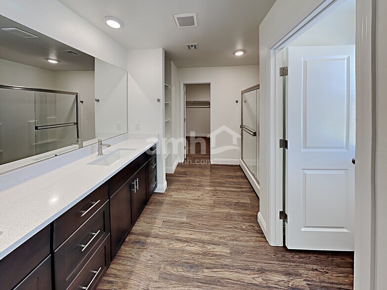 Building Photo - 712 Sienna Rising Dr