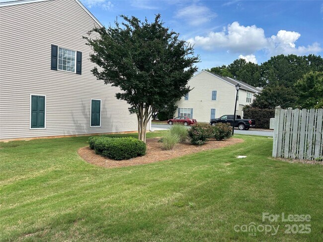 Building Photo - 10240 Garmoyle St
