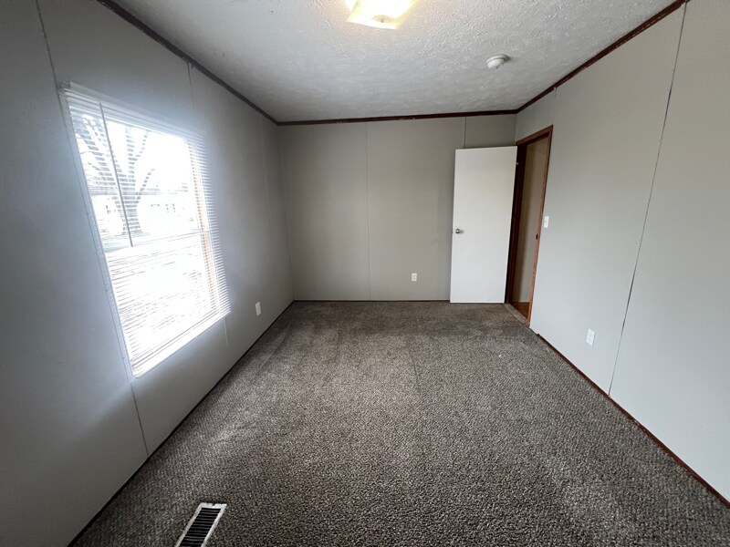 Building Photo - 77 Peach St