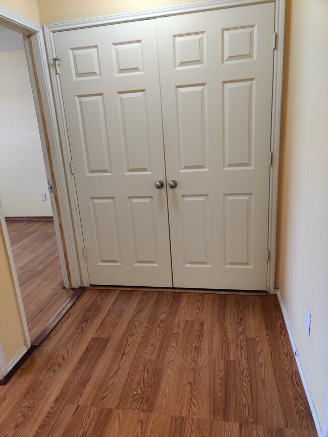 Building Photo - 3102 Via Helena Dr