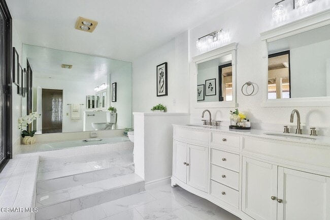 Building Photo - 4082 Avenida Verano