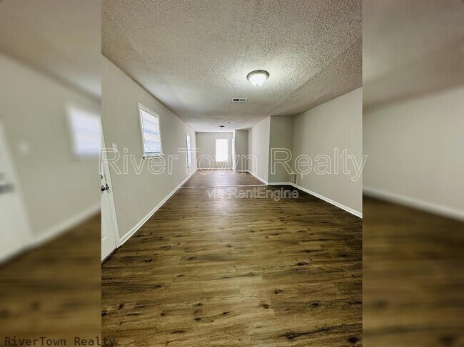 Building Photo - 2176 Vollintine Ave