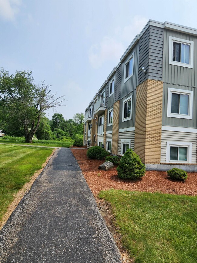 Building Photo - 17 Mercury Dr