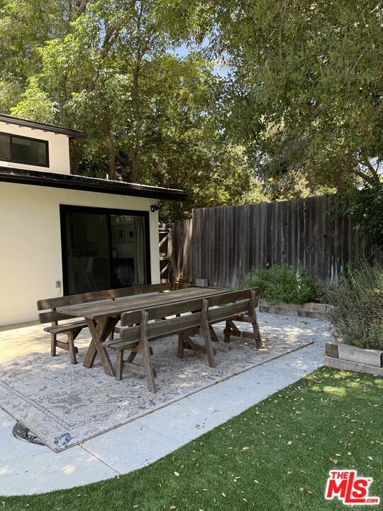 Building Photo - 1380 Old Topanga Canyon Rd