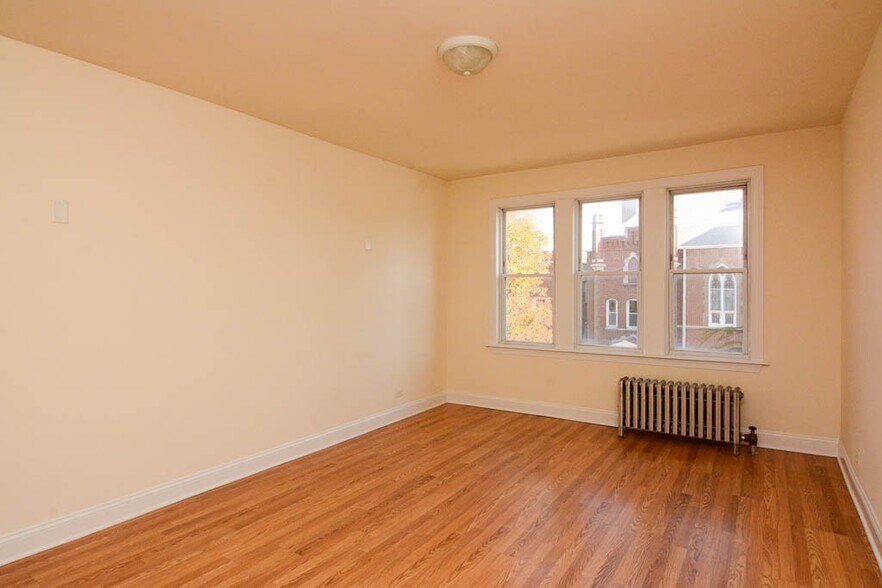 Building Photo - 2600 N Kimball Ave
