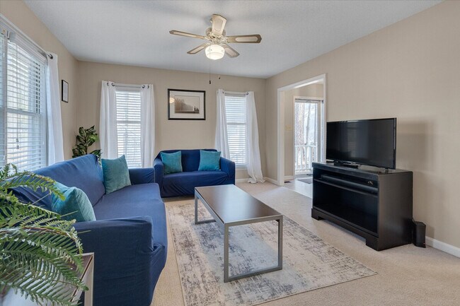 Building Photo - 2210 Wilshire Dr