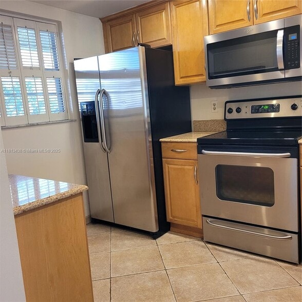 Building Photo - 1811 Sabal Palm Dr