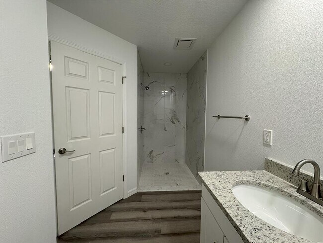 Building Photo - 1112 Eden Dr