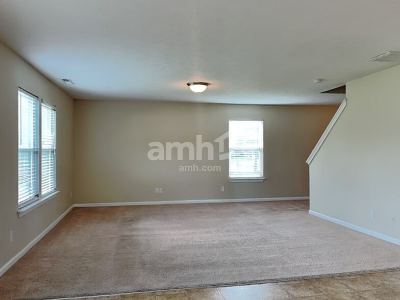 Building Photo - 7161 Lakeland Trails Blvd