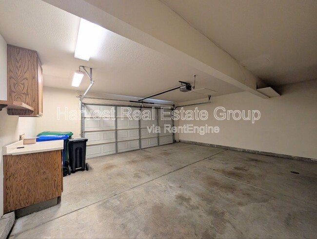 Building Photo - 318 Blossom Way