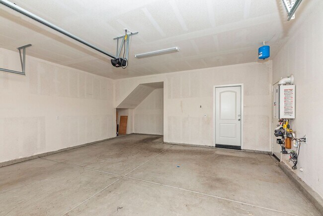 Building Photo - Comfort Meets Coastal Living 4 Bed 2.5 Bath in Oceanside!