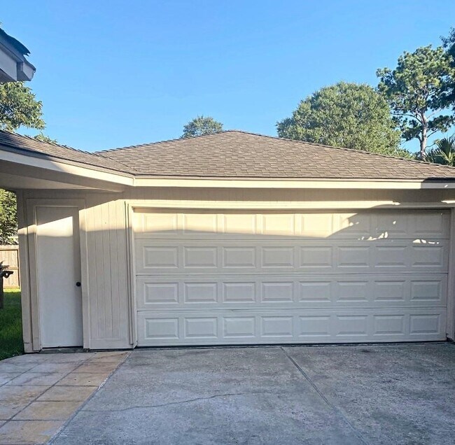 Building Photo - 2338 Brookdale Dr