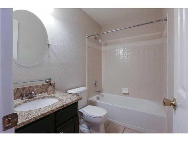 Building Photo - Amazing 3 bedroom 2 bath home is West El Paso!