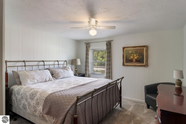 Building Photo - 7079 Hawley Rd