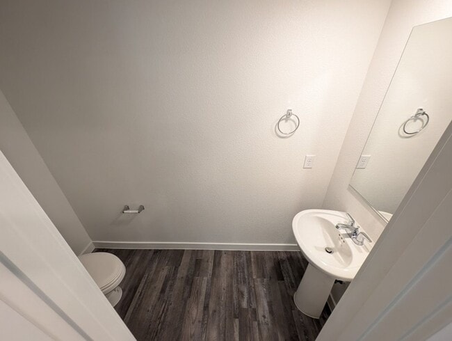 Building Photo - 924 Violet Heron St