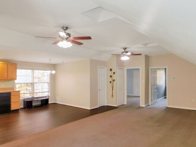 Building Photo - 37006 W Lakeland Dr