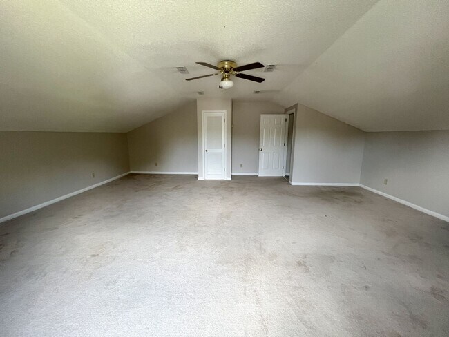 Building Photo - Gorgeous Single-Family Home! Large Deck, B...