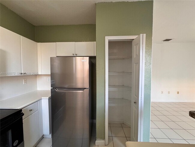 Building Photo - 2525 SE 15th Pl