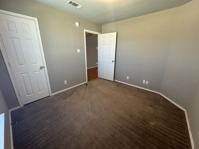 Building Photo - 3807 Ida Dr