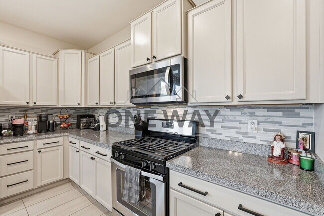 Building Photo - 392 S 194th Ln