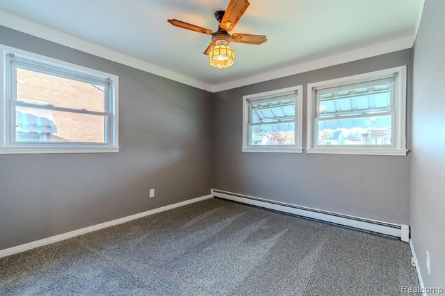 Building Photo - Beautifully Updated 3-Bedroom Home with Finished Basement & Spacious Backyard in Prime Royal Oak ...