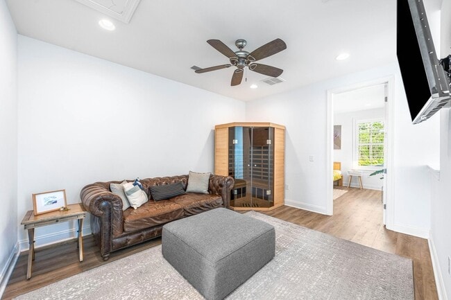 Building Photo - 229 Windrow Way