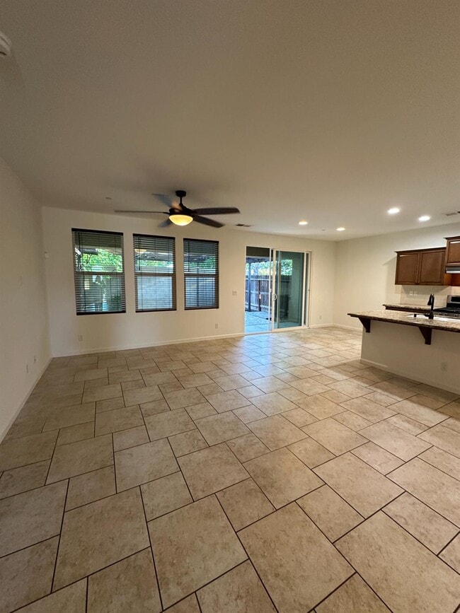 Building Photo - 3521 Buckingham Ave