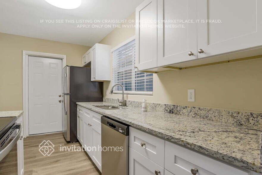 Building Photo - 6202 Balboa Dr