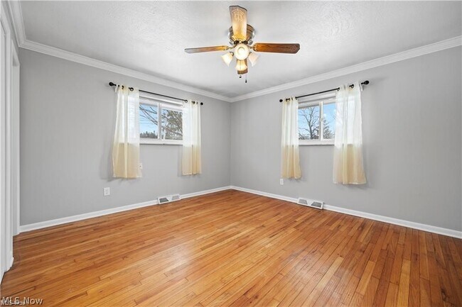 Building Photo - 4960 W Park Dr