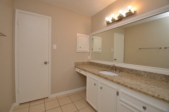 Building Photo - 12310 Burgoyne Dr