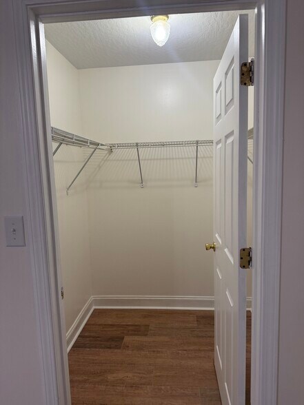 Building Photo - 213 Cox Ave