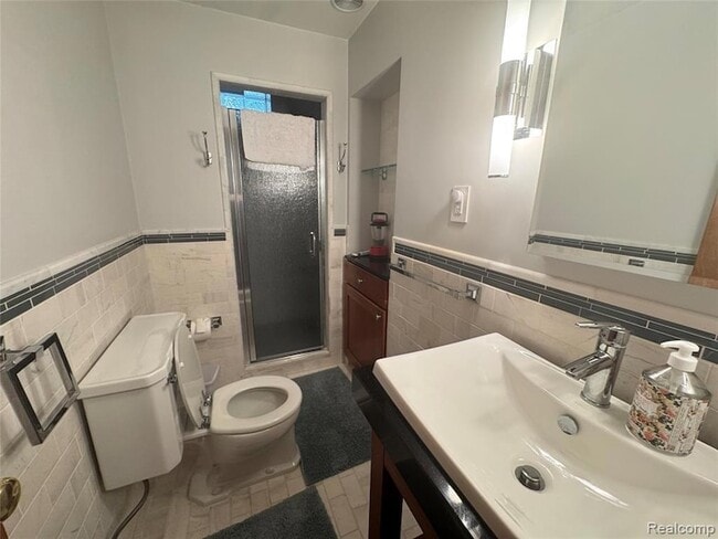 Building Photo - 6 Danvers Ln