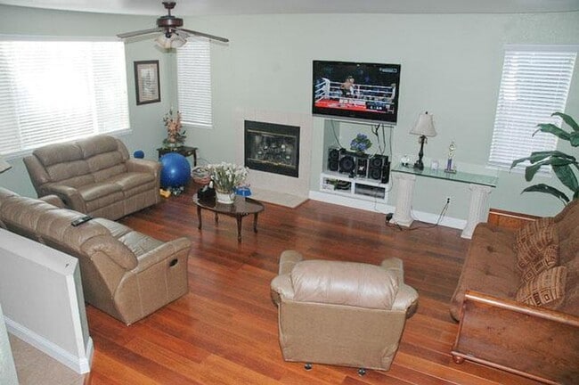 Building Photo - Charming 4-Bedroom, 2.5-Bathroom Two-Story...