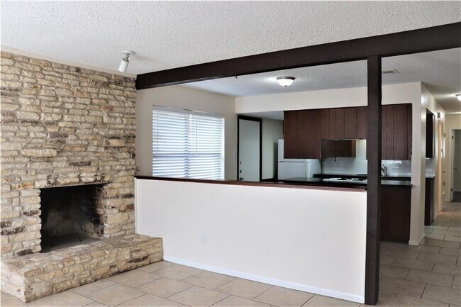 Building Photo - 1214 Leander Rd