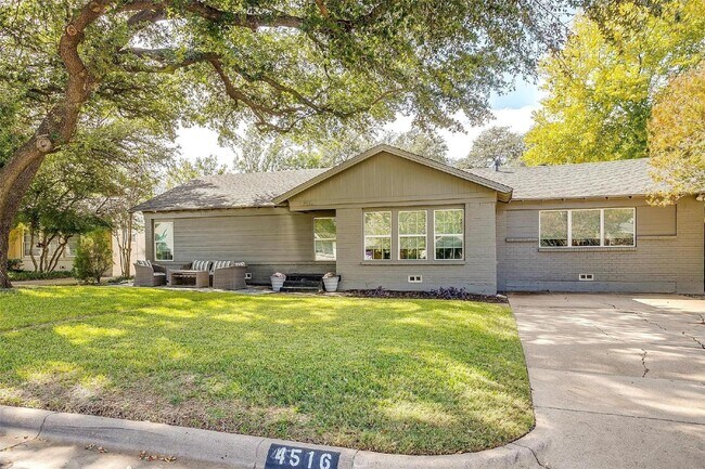 Primary Photo - Charming 4-Bed Home with Granite Counterto...