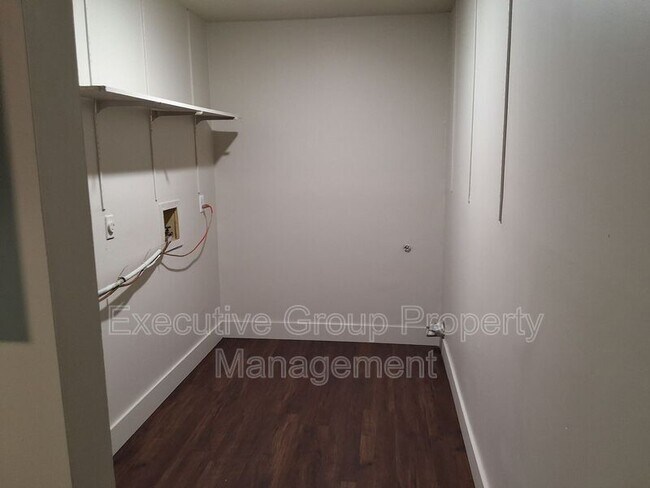 Building Photo - 117 Academy Ln