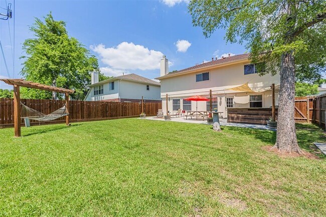 Building Photo - 17106 Summer Hollow Dr
