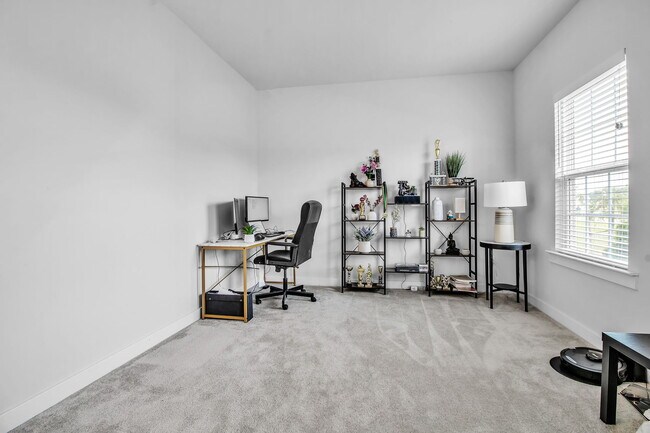 Building Photo - 4966 Brauer Dr