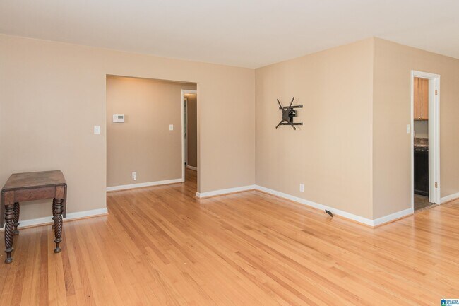 Building Photo - 615 Broadway St