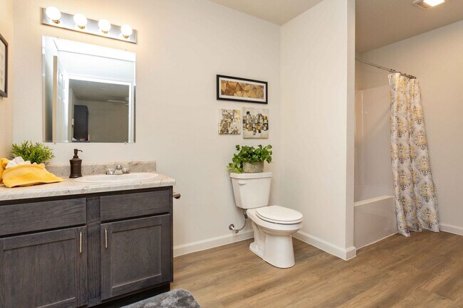 Building Photo - 2 Bedroom, Single-story Townhomes for rent...