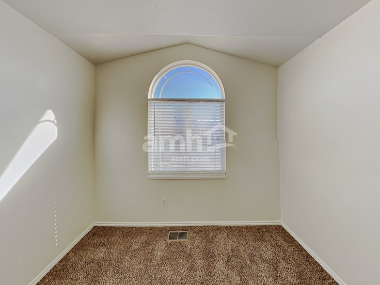 Building Photo - 435 S 120 W