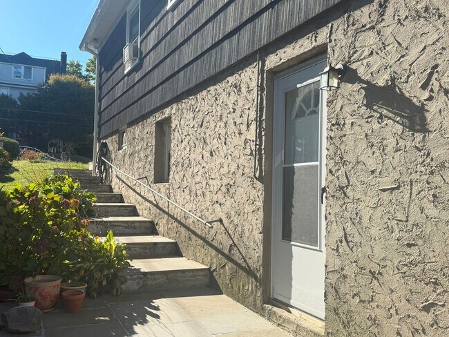 Building Photo - 101 Robertson Ave