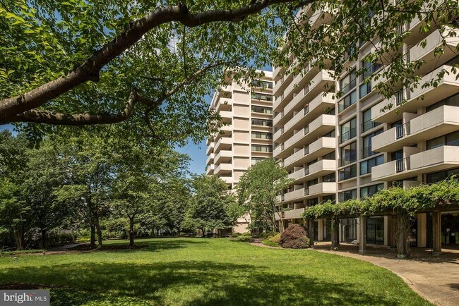 Building Photo - 4141 Henderson Rd