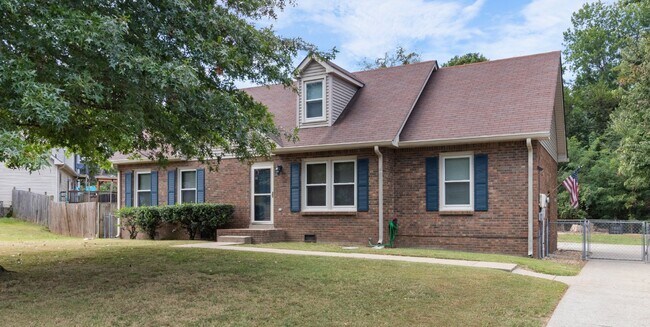 Building Photo - Newly renovated three bedroom home for ren...