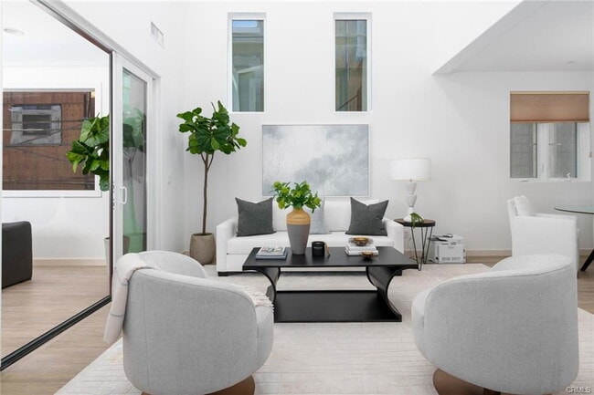 Building Photo - 432 1/2 Goldenrod Avenue, Newport Beach, CA 92625 - 2 BR 3 BA condo