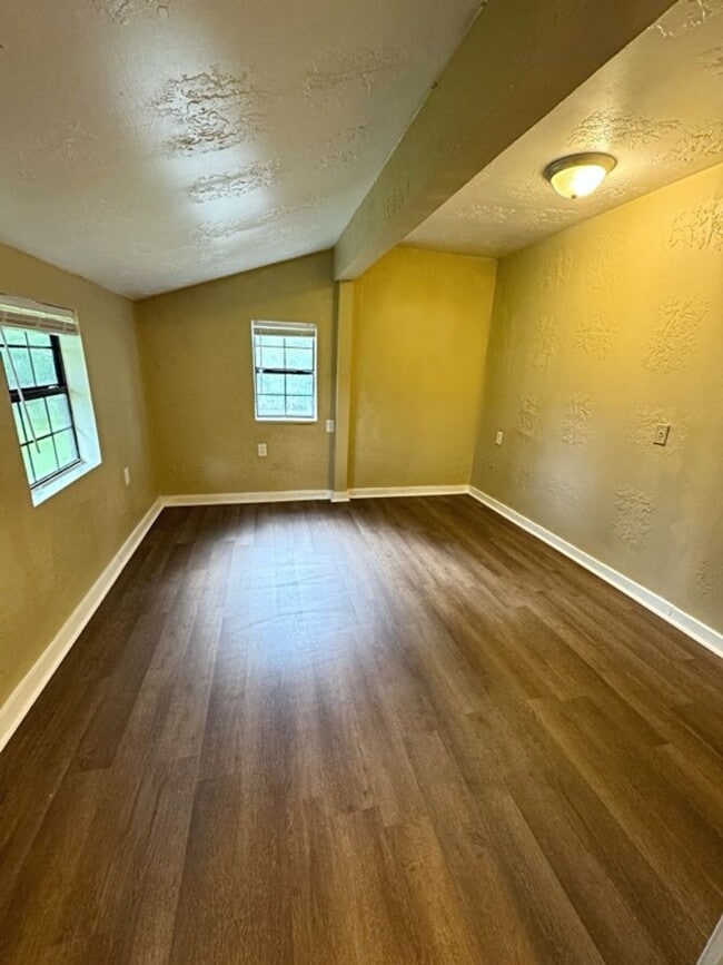 Building Photo - 115 9th Ave